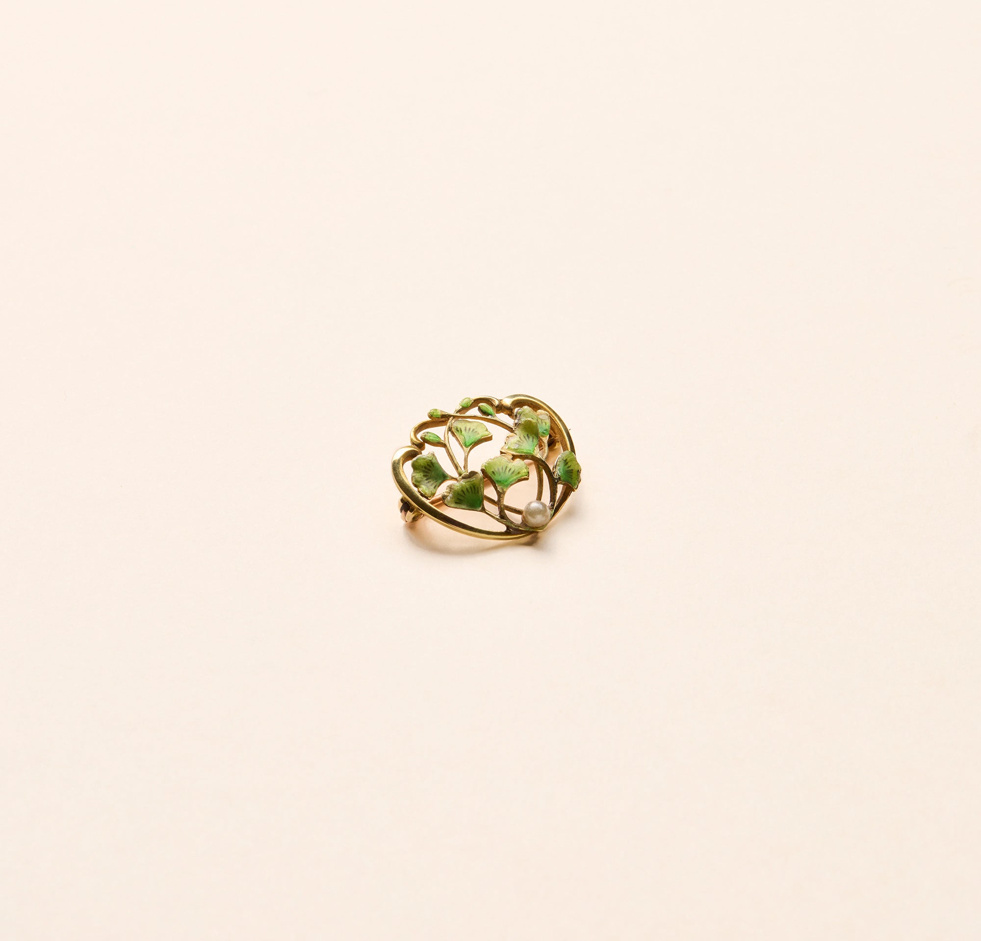 Petite broche Ginko Biloba, émail et perle - Joalie