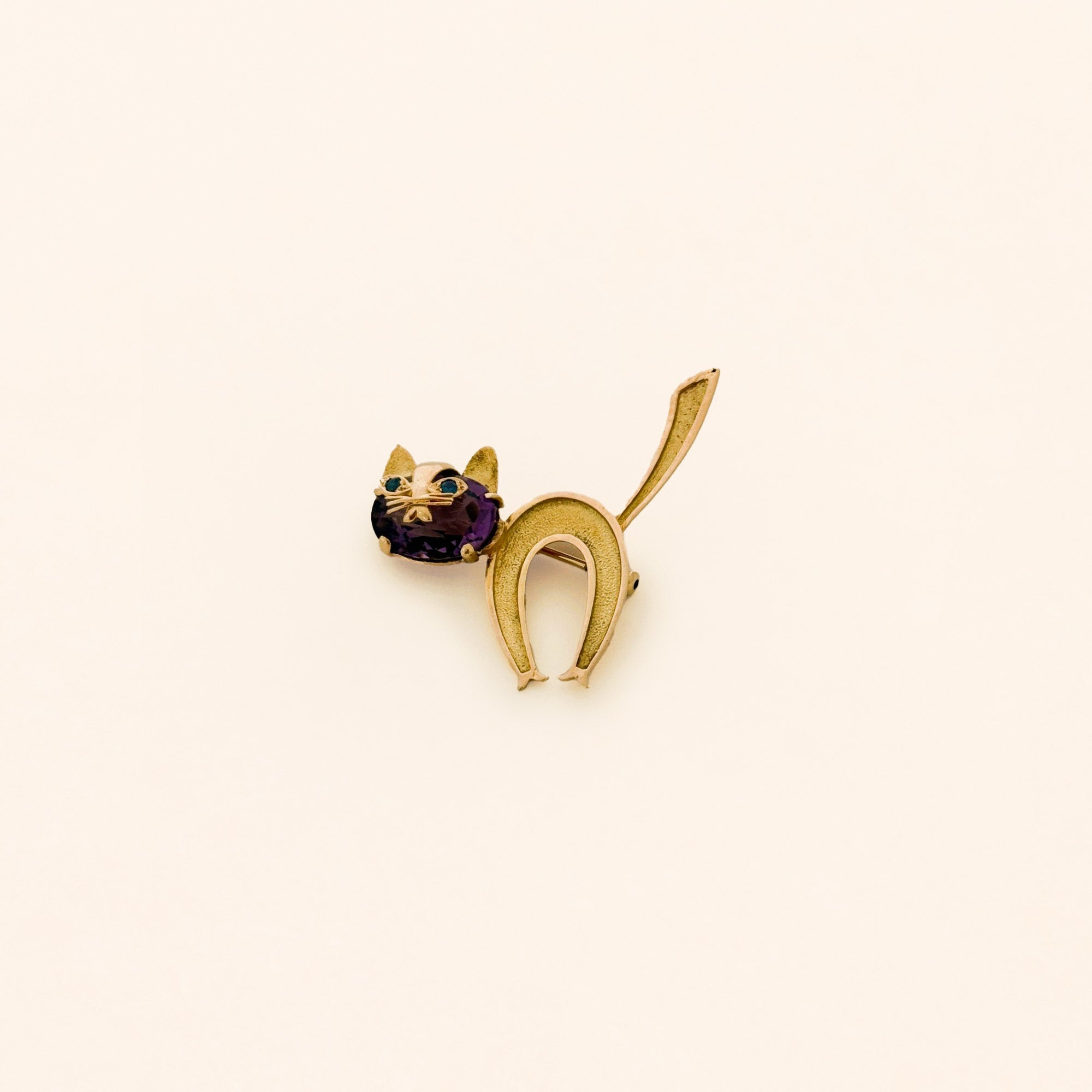 Broche fer à cheval-chat, améthyste et saphirs - Joalie