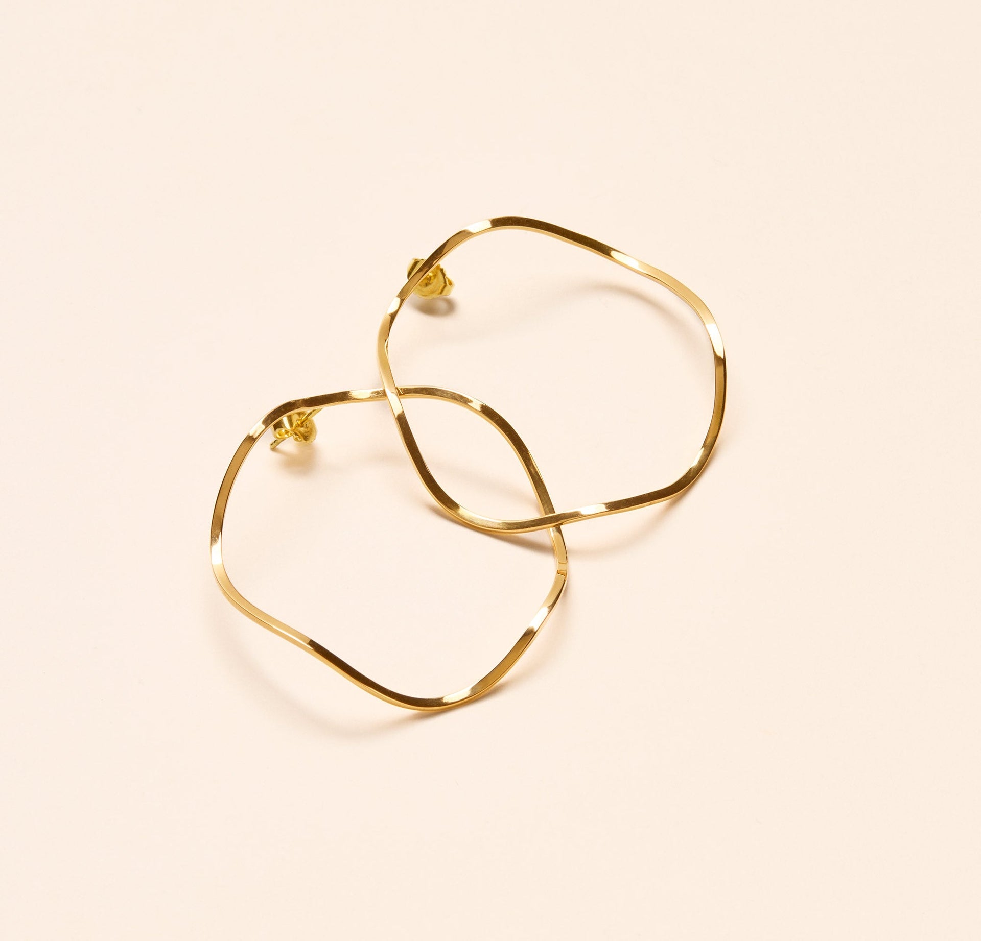 Boucles d'oreilles Waves petit modèle, fil carré - Joalie