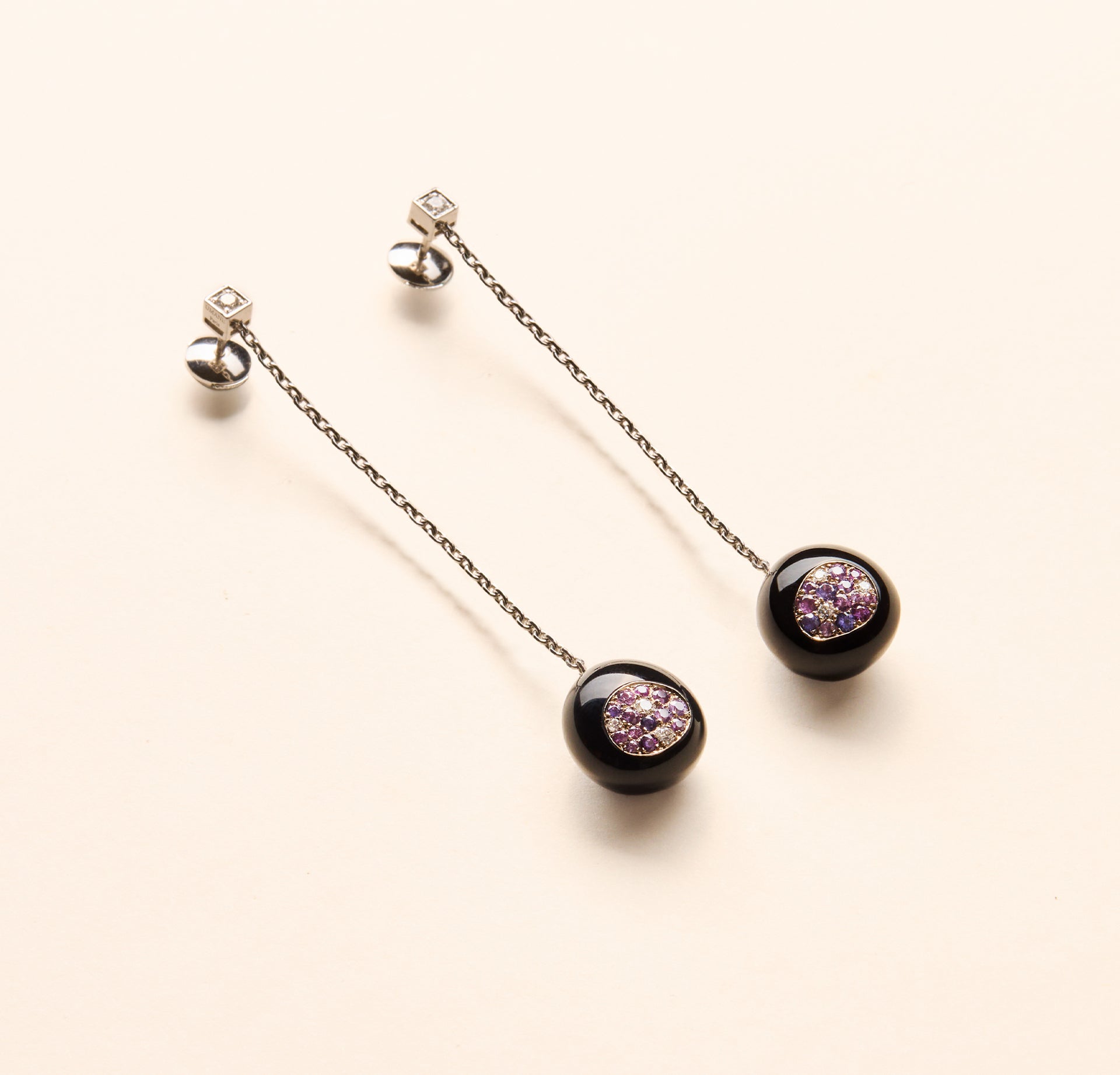 Boucles d'oreilles Galet, onyx et saphirs de couleur