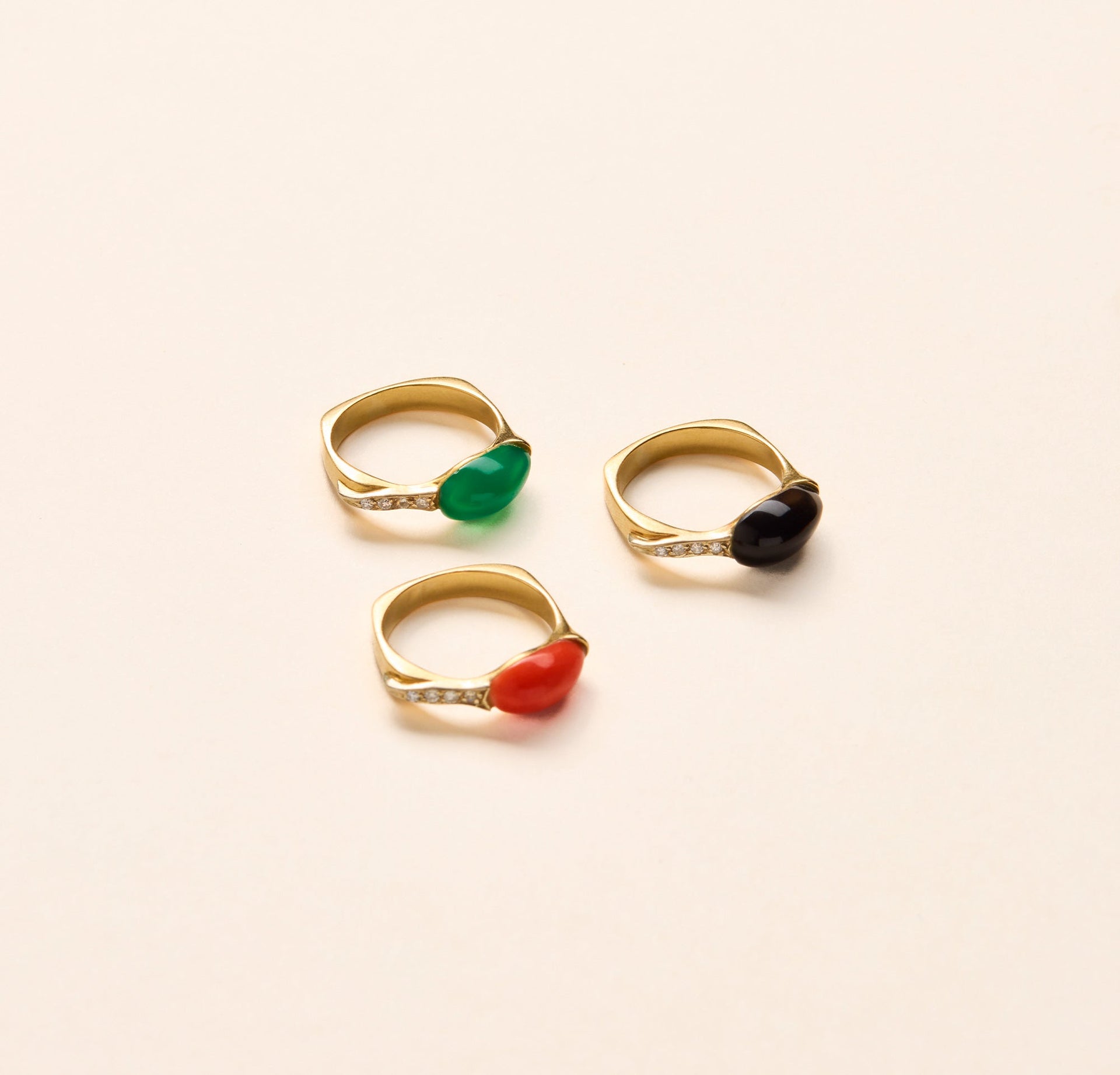Ensemble de 3 bagues, onyx, corail et chrysoprase - Joalie