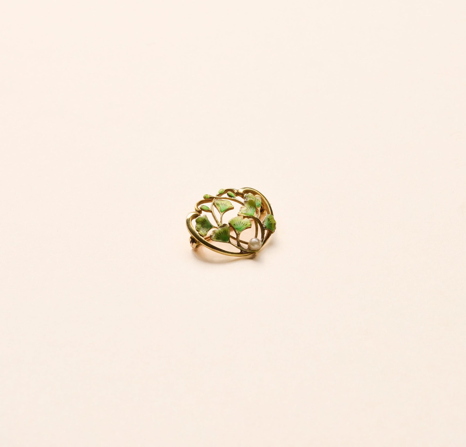 Petite broche Ginko Biloba, émail et perle - Joalie