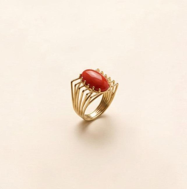 Bague vintage monture filaire cabochon corail