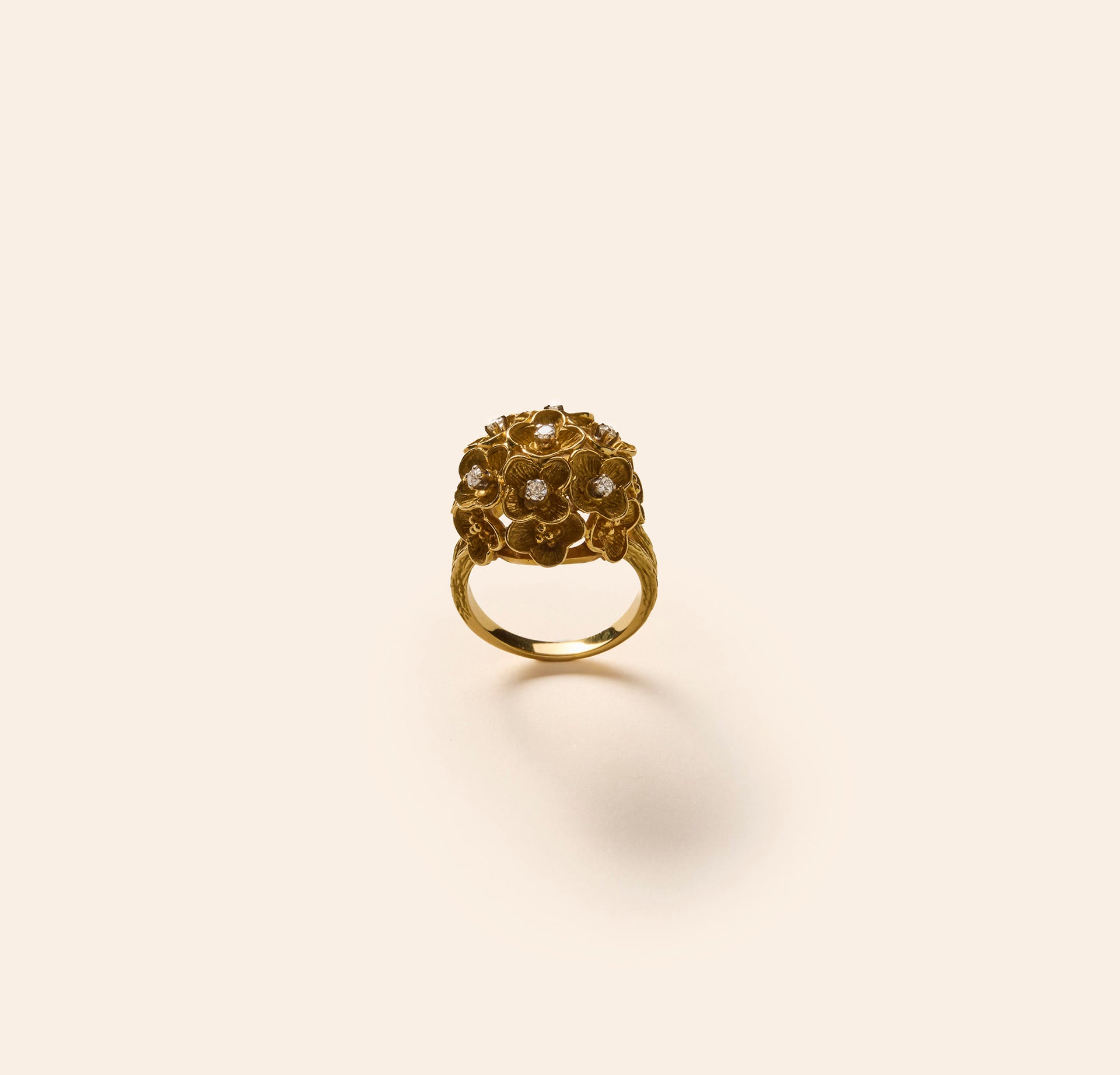 Bague ancienne Hortensias en or et diamants, Michèle Morgan