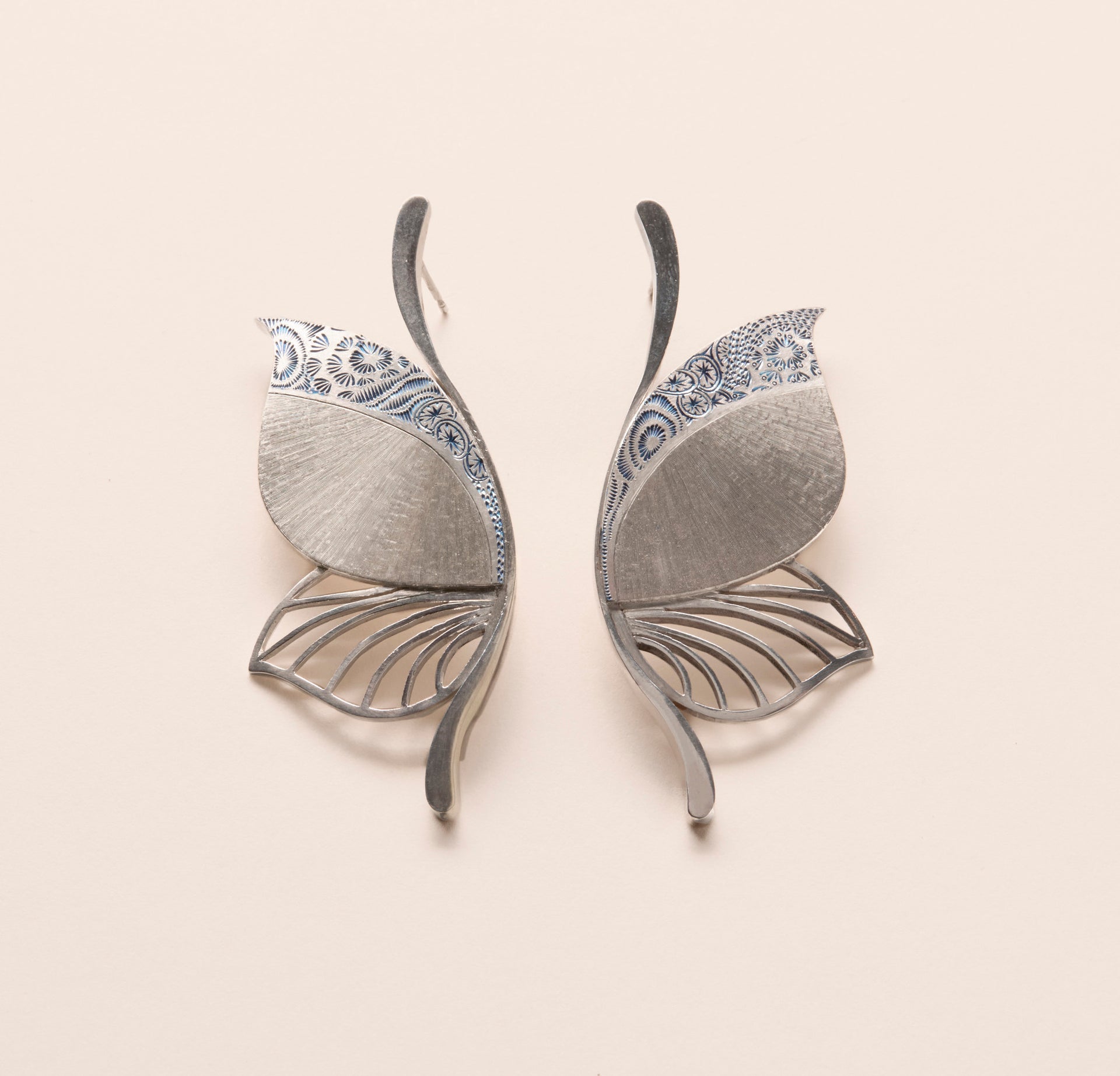Boucles d'oreilles papillon gravure satinée figurative