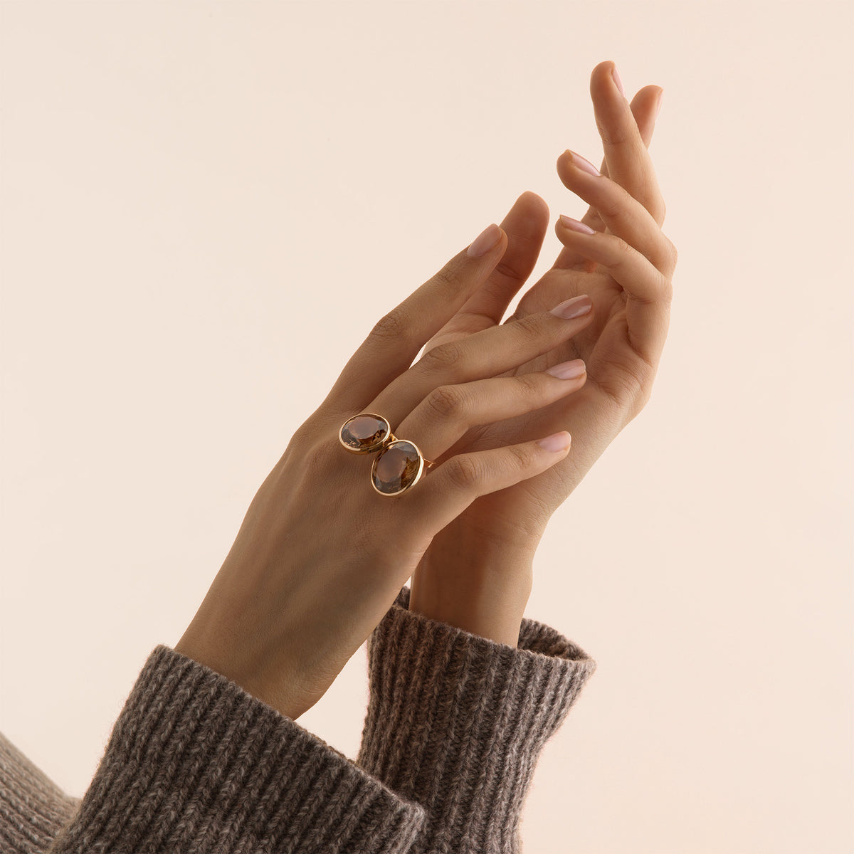 Bague Double Jeu grand modèle portée