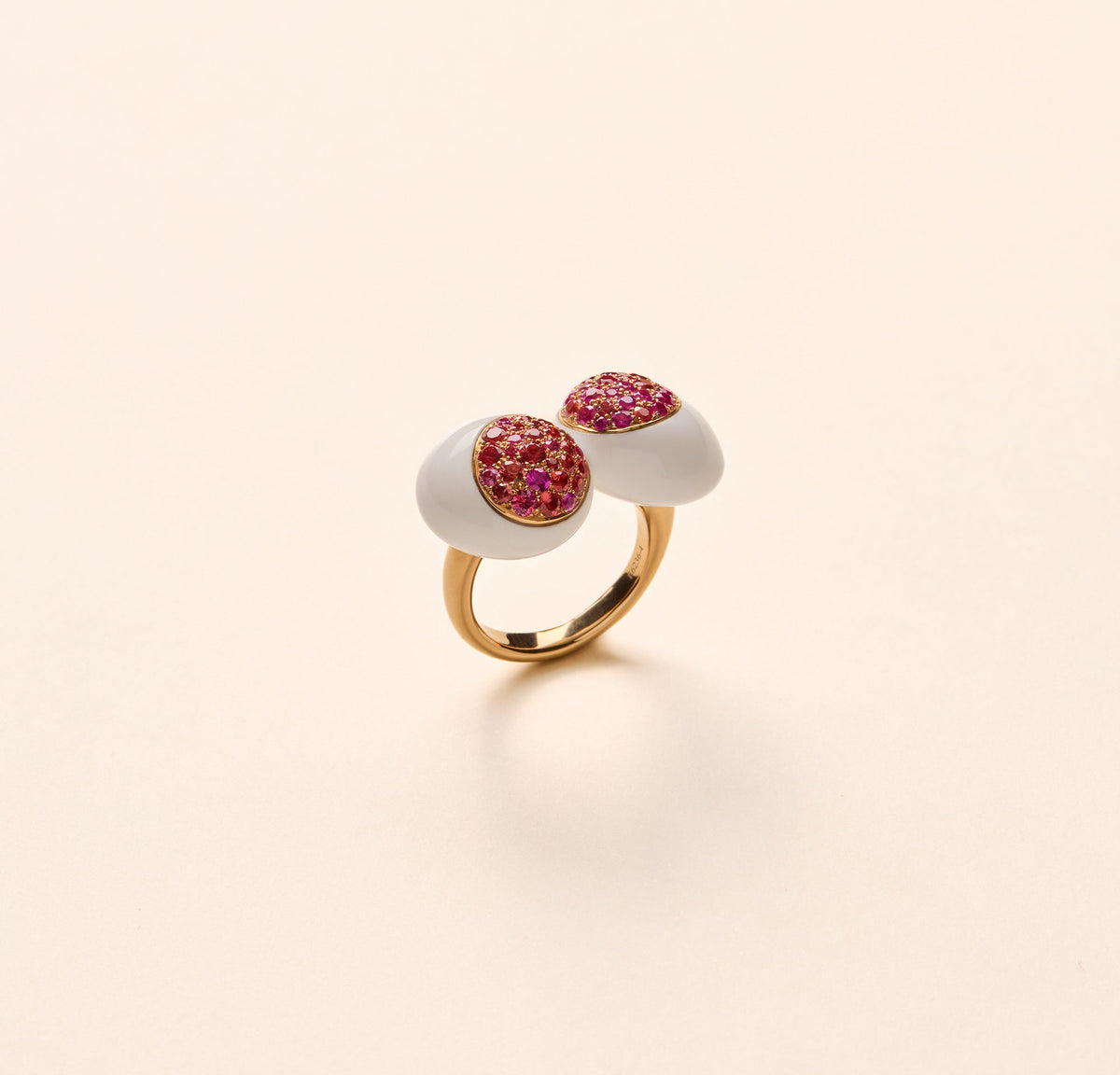 Bague Galet Toi & Moi, cacholong et saphirs de couleur - Joalie