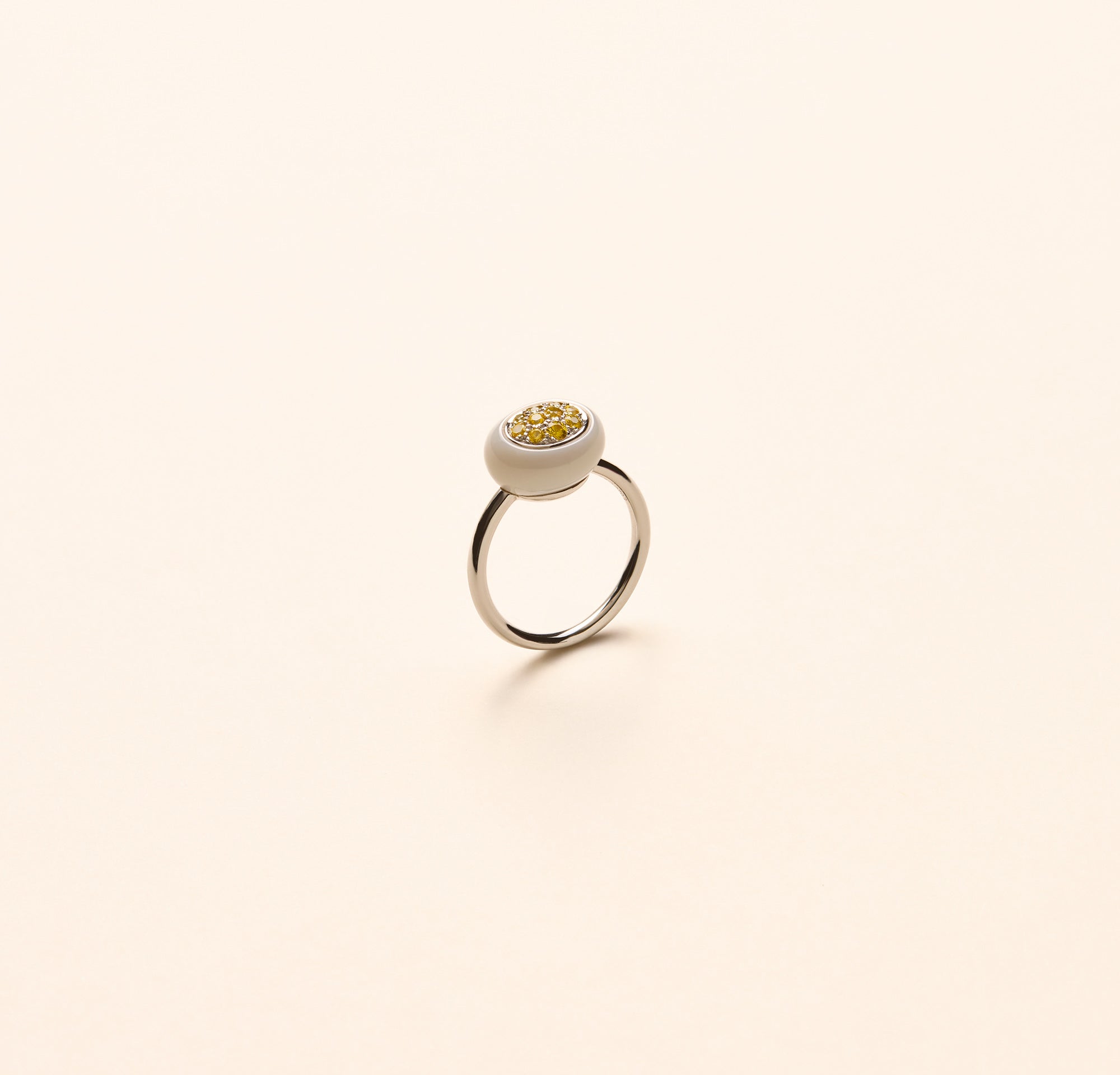 Bague Mini Galet, cacholong et saphirs jaunes