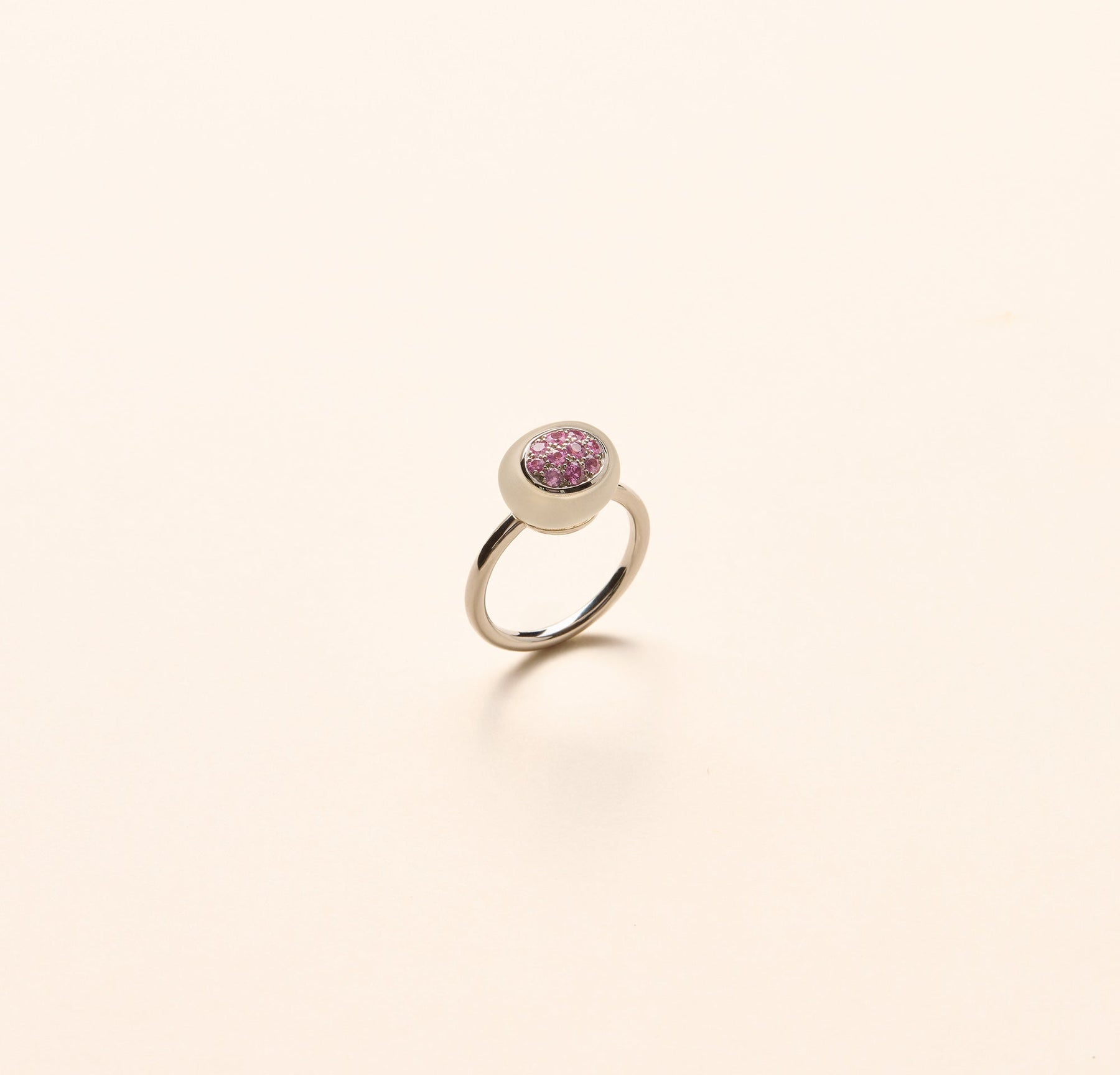 Bague Mini Galet, cristal de roche et saphirs roses