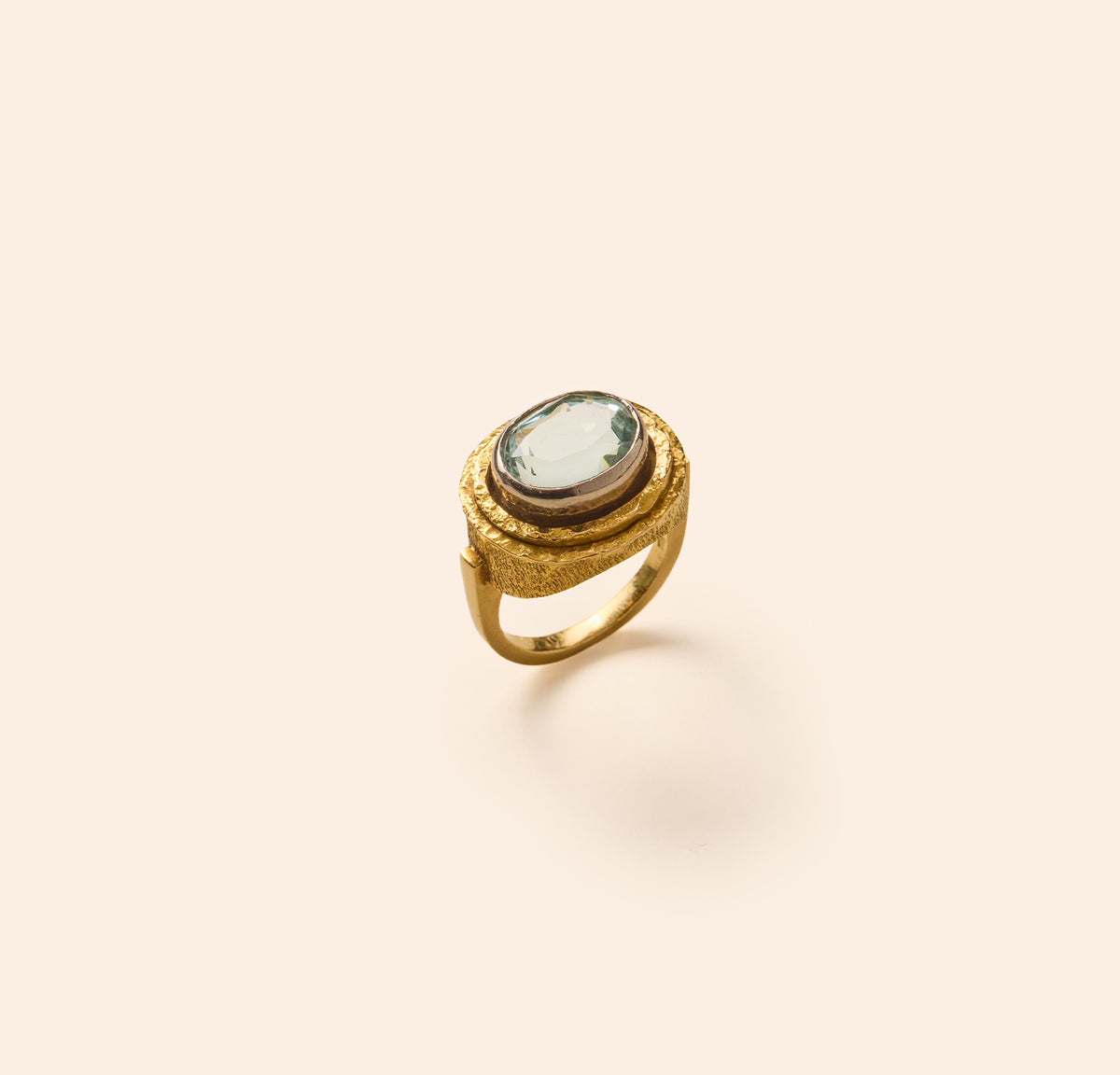 bague ancienne en or avec pierre  aigue marine