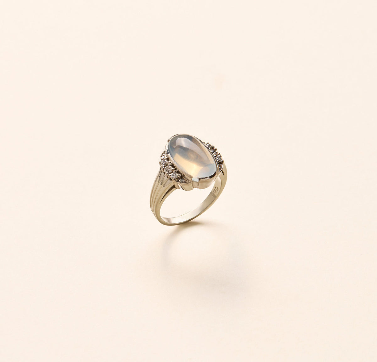 Bague ancienne pierre de lune et diamants 
