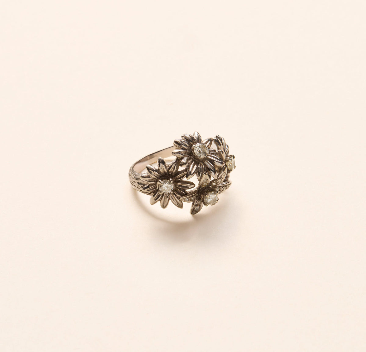 Bague ancienne 4 marguerites, diamants