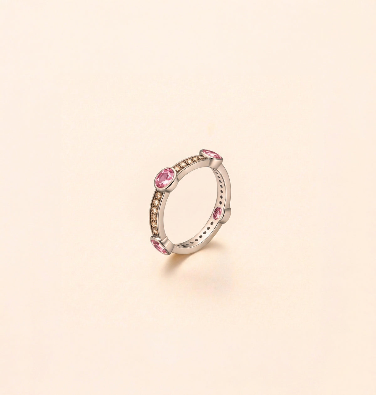 bague weel pavée de diamants bruns et sertie de 4 tourmalines