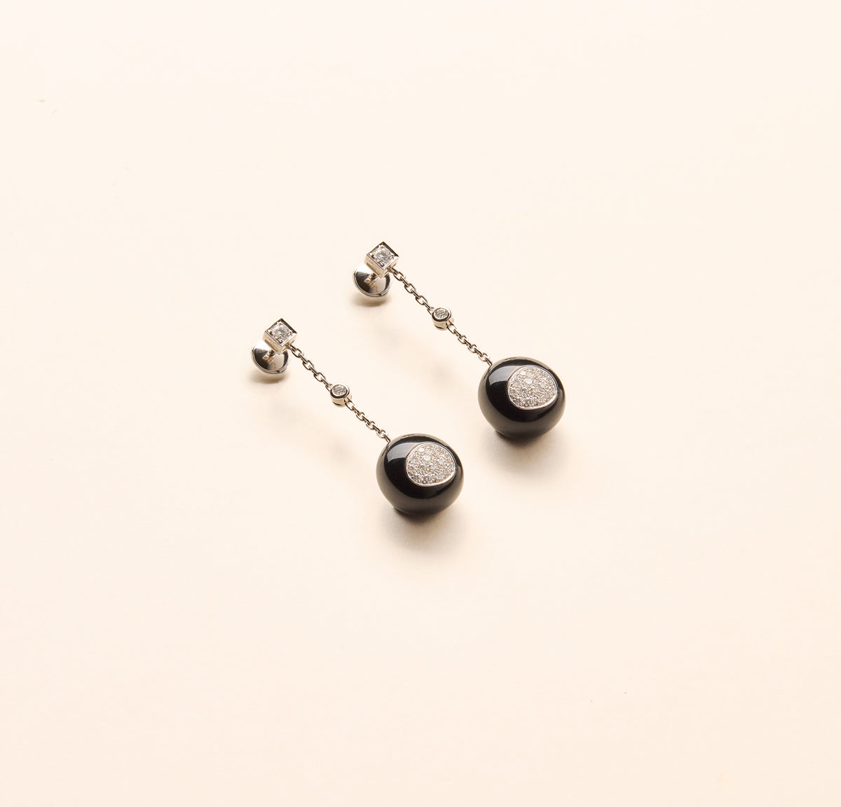 Boucles d'oreilles Galet, onyx et diamant - Joalie