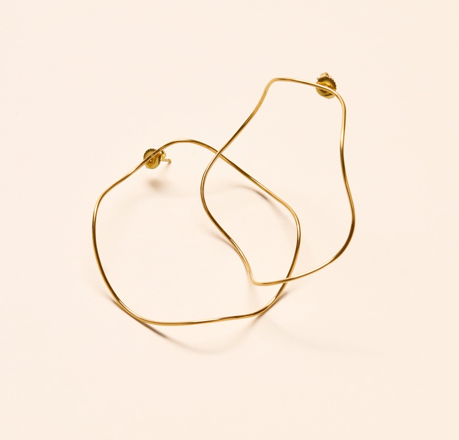 Boucles d'oreilles Waves grand modèle, fil rond 