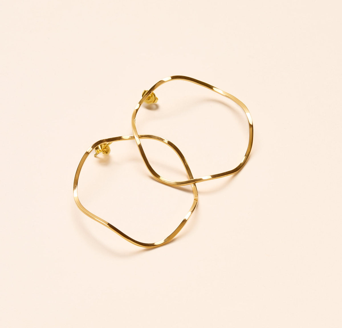 Boucles d'oreilles Waves petit modèle, fil carré 