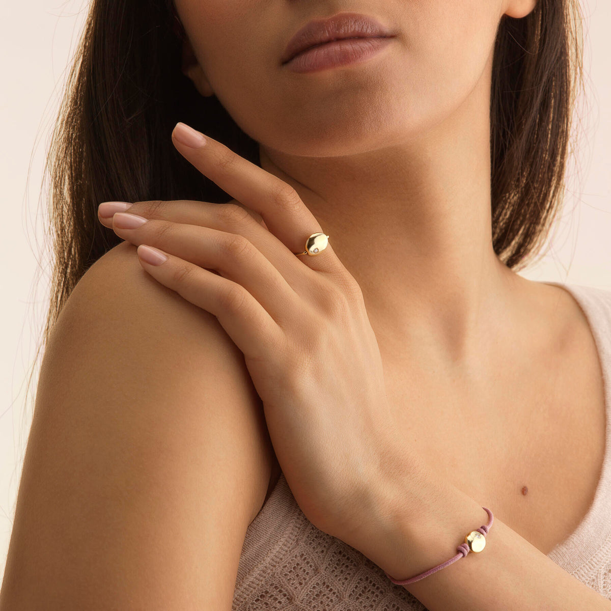 Bracelet porté Mini Galet diamant or jaune