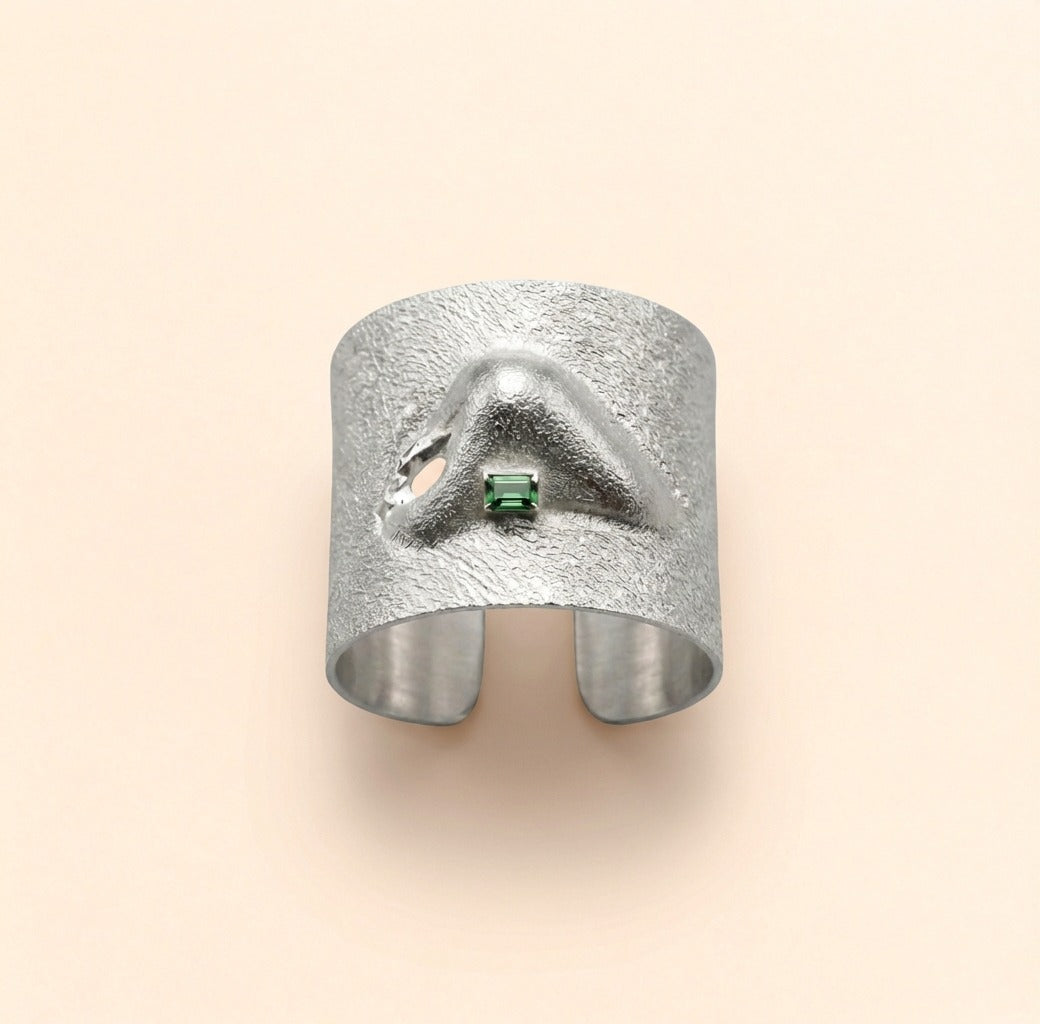 Manchez nez argent et diopside , bijoux épidermiques Martine Hermans