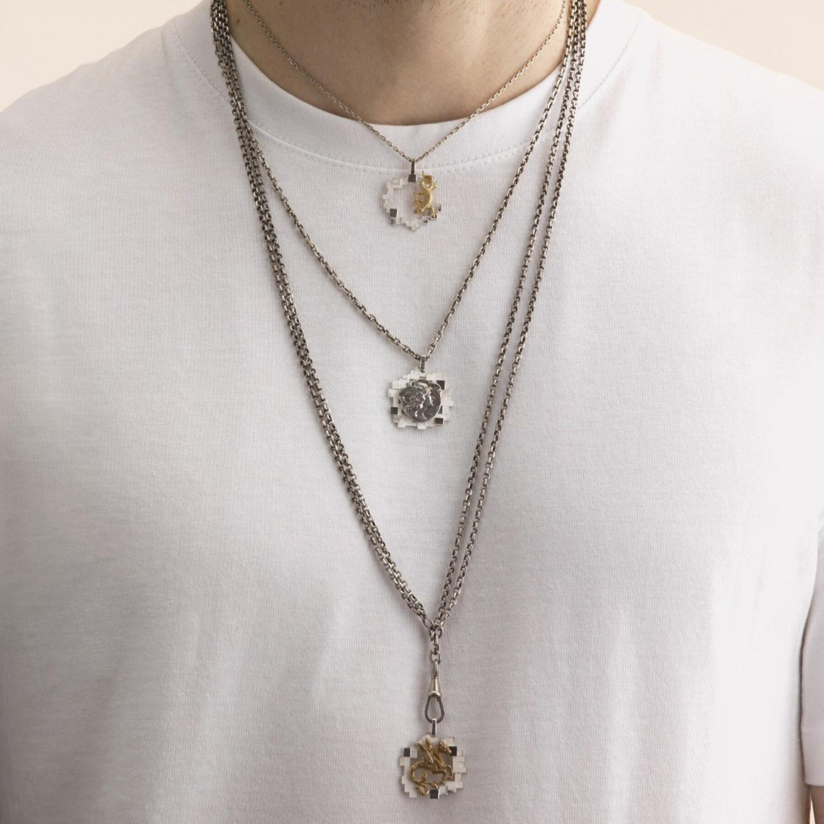 Porté du pendentif Épinglé Pégase, Lézard 