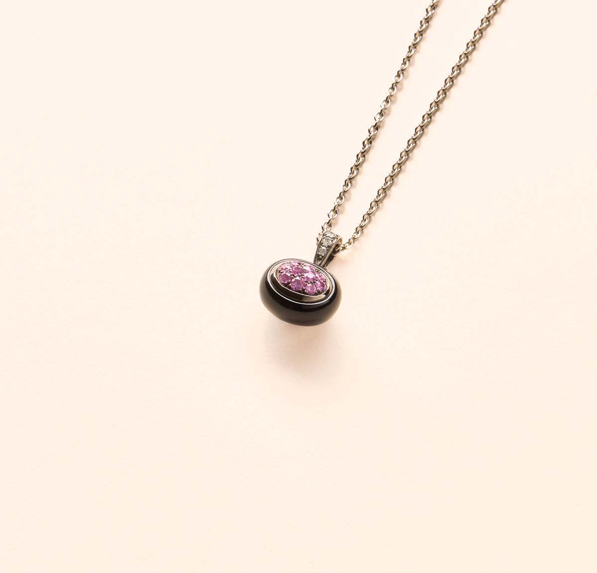 Pendentif Mini Galet, onyx et saphirs de couleur - Joalie