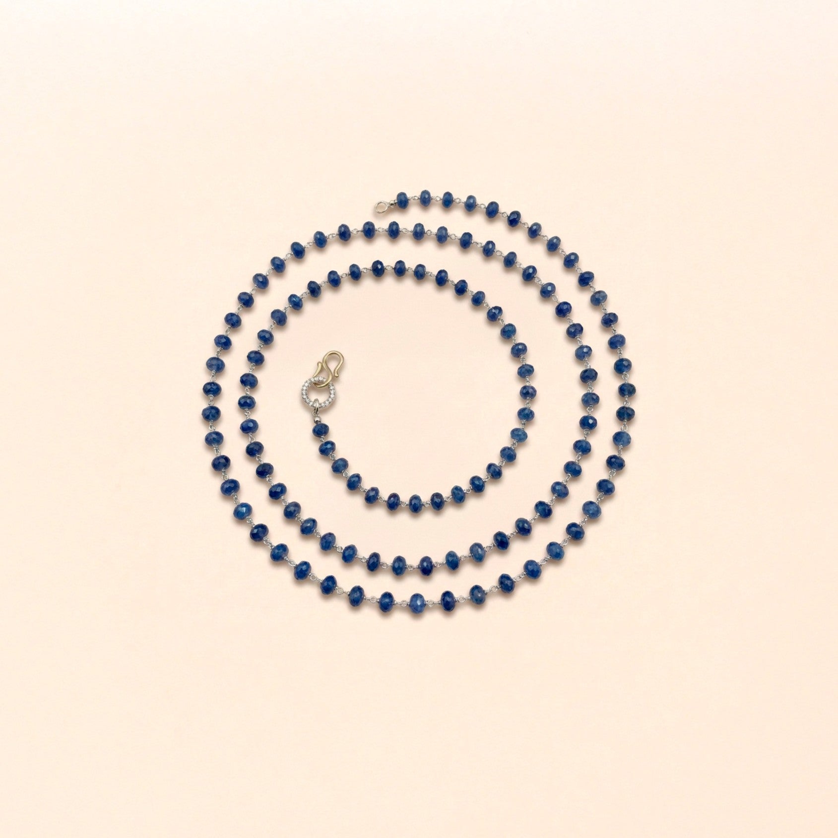 sautoir en saphirs bruts et fermoir en diamant